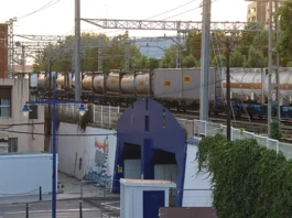 El debat sobre els riscos del pas de trens de mercaderies per la costa arriba als barris de Tarragona